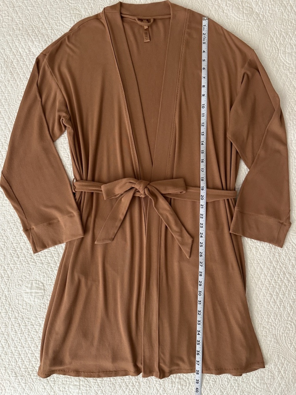 SKIMS Soft Lounge Ribbed Short Robe Camel Brown XL - Picture 4 of 9